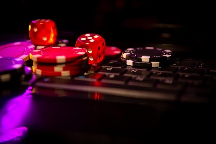 Platform naga toto menampilkan berbagai kategori permainan dan pasar di antarmuka utama